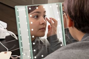 How to Choose a Suitable Led Makeup Mirror